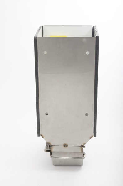 ZVV24 Witness dispenser Sow feeder for mounting on the aisle side
